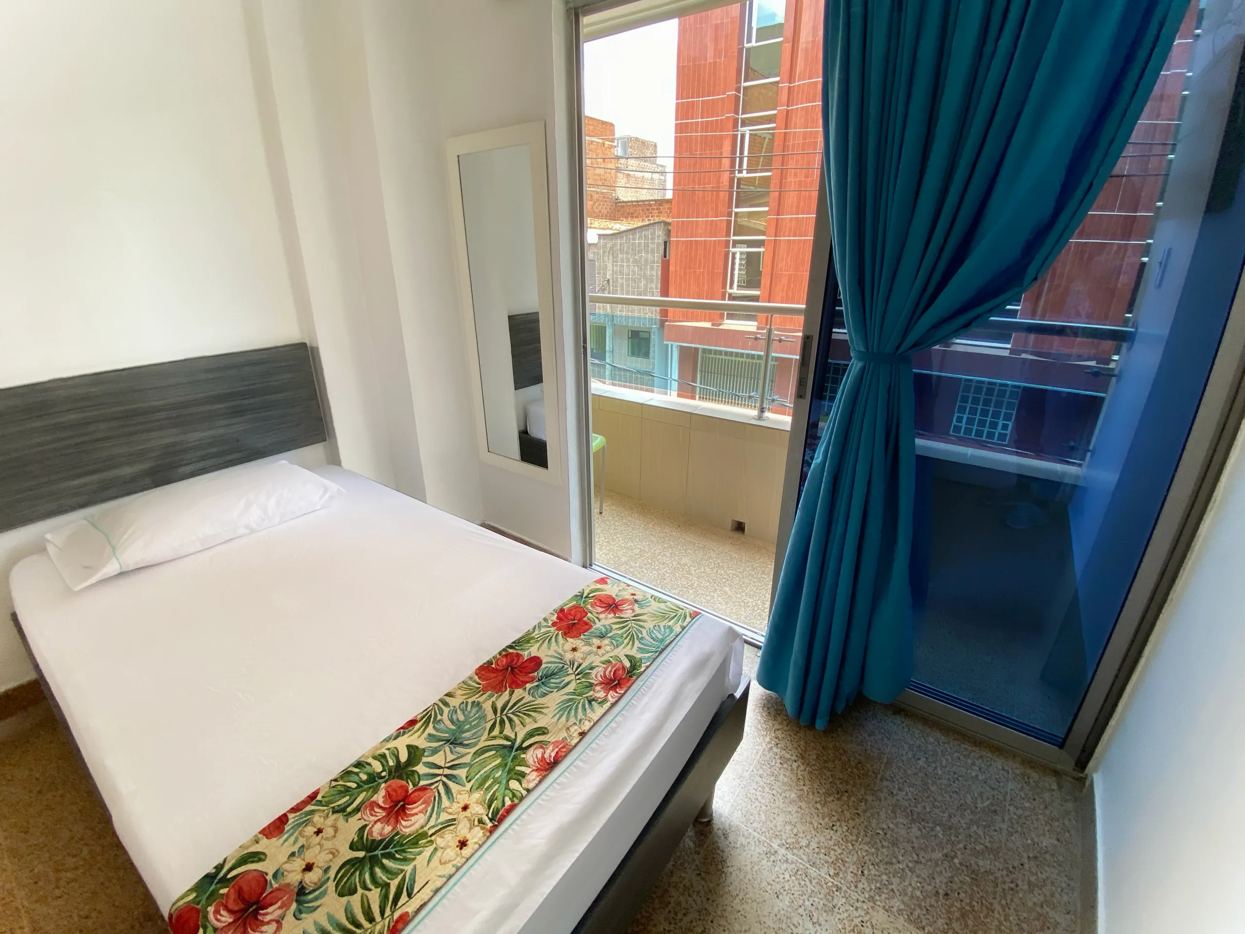 hab cama sencilla con balcon III